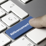 Touche de clavier Référencement pressée par un doigt