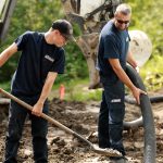 Travailleurs réalisant des travaux d’excavation sur un chantier