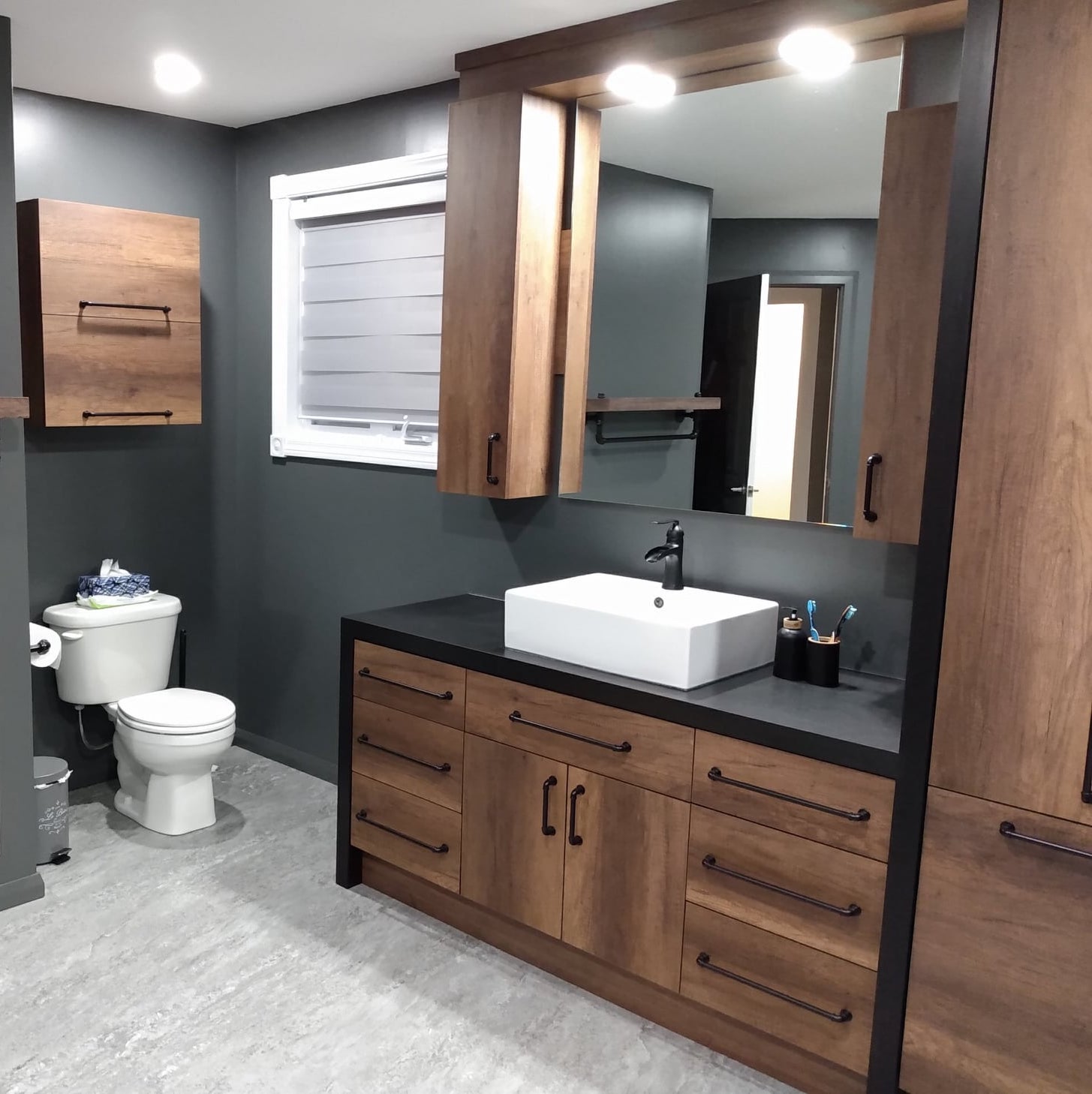 Mobilier de salle de bain conçu sur mesure par Armoires Érisyl