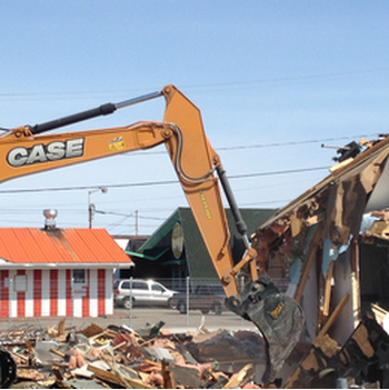 Image de démolition effectué par Éric Tanguay Excavation et Déneigement