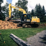 Excavatrice sur chenilles effectuant des travaux d’excavation sur un terrain