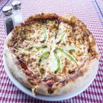 Pizza garnie faite par le Restaurant La Bonne Cuisine