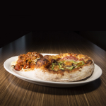 Pizza avec spaghetti et sauce à la viande – Restaurant Midas