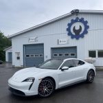 Bâtisse extérieure avec voiture stationnée devant Duplessis Mécanique