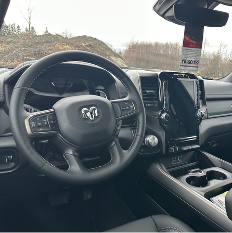 Vu intérieur camion Dodge vendu par L'Étoile Dodge Jonquière
