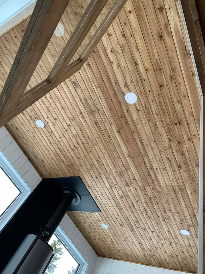 Plafond de veranda en cèdre rouge de l'Ouest