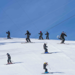 Image de gens en ski alpin au Club Tobo Ski Saint-Félicien