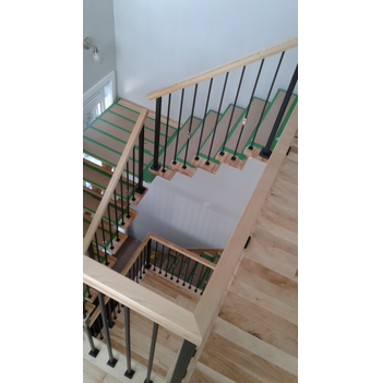 Escalier en bois sur mesure réalisé par Sébastien Gagnon Ébéniste