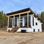 Maison neuve contemporaine réalisée par Dufour Construction au Saguenay–Lac-Saint-Jean